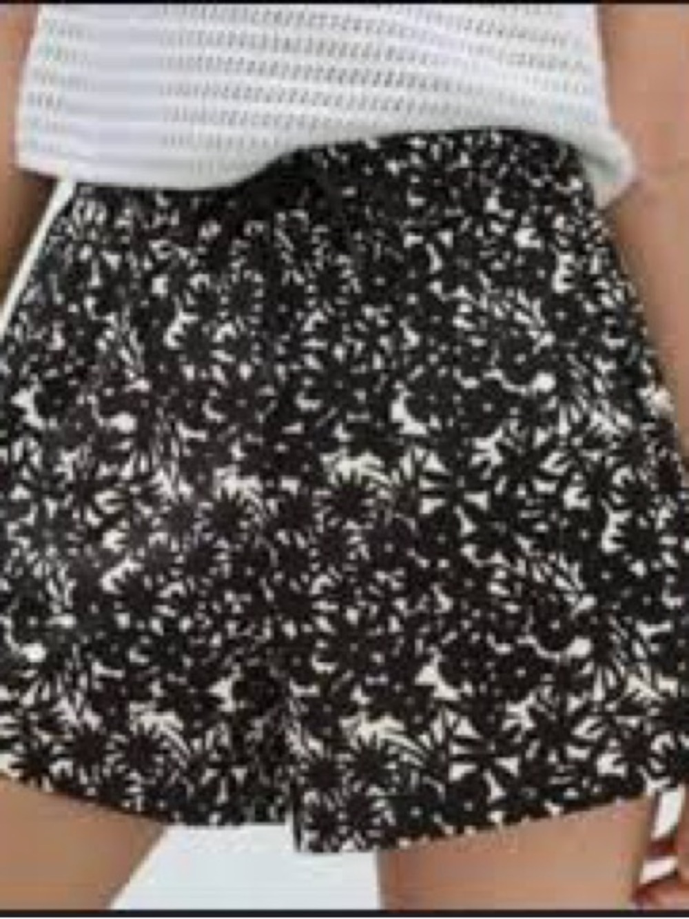 Everlane Black and White Floral Skort